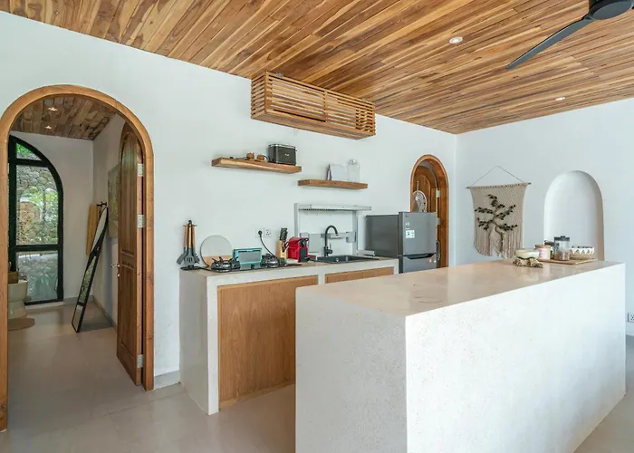 Dharma Bingin - Stunning 3br With Rooftop & Sauna In Bingin! Villa
